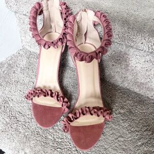 Size 9 Ruffle-trimmed heels